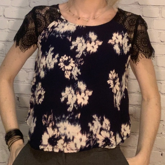 Target Crop Top Lace Sleeve - Picture 8 of 9